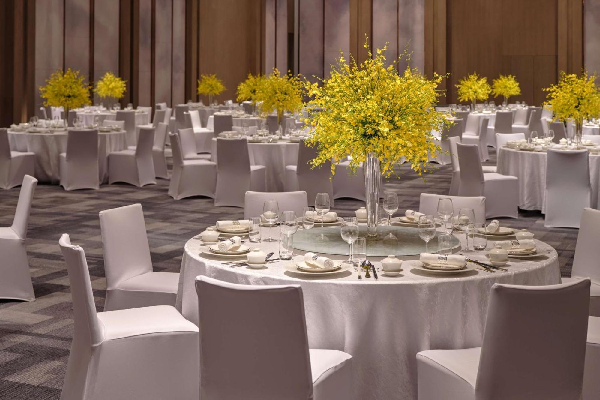 Conrad Shenzhen, The First Art Museum Hotel In Greater Bay Area With The Stunning Bay And Sunset View In The Hotel Terrace Exterior photo