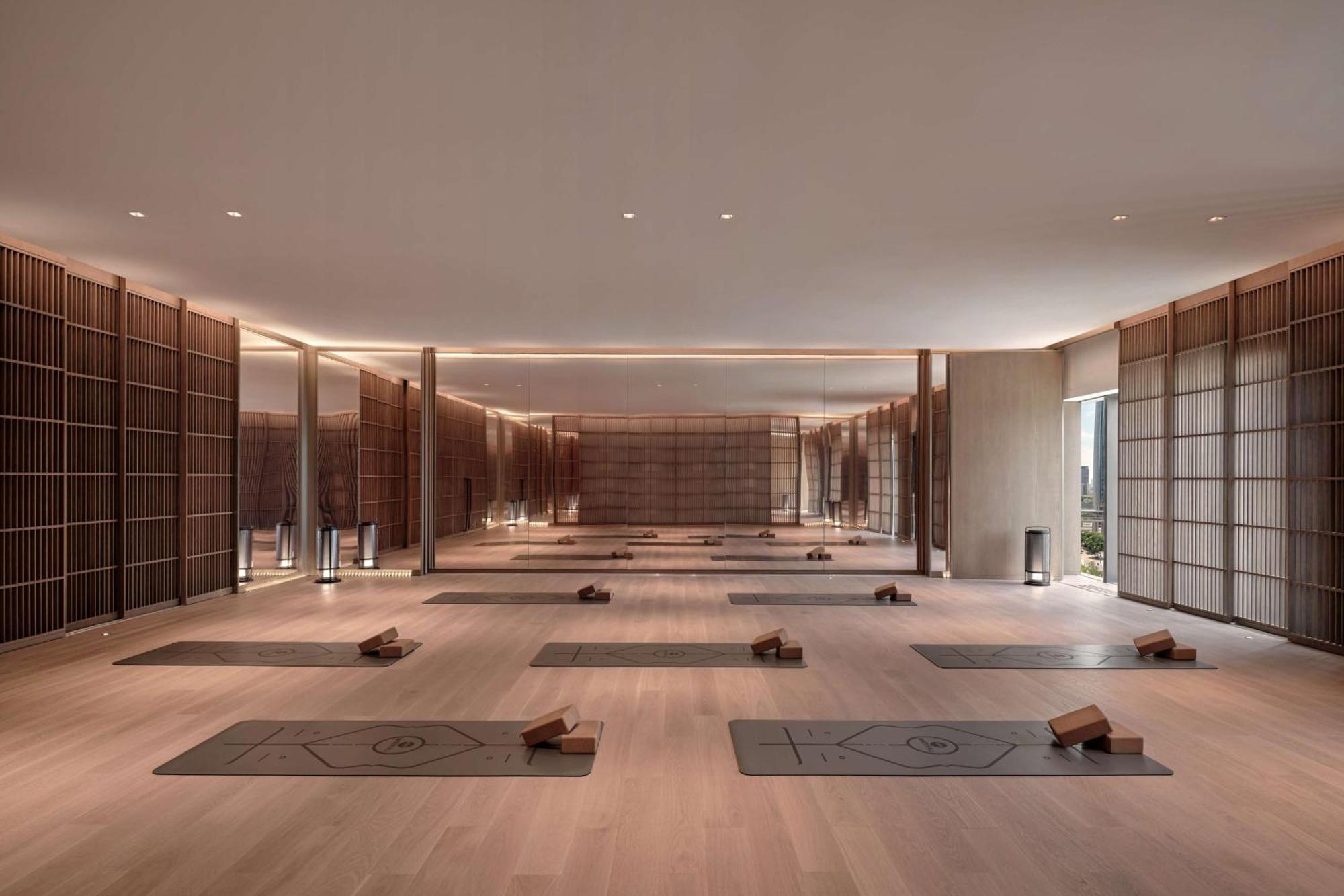 Conrad Shenzhen, The First Art Museum Hotel In Greater Bay Area With The Stunning Bay And Sunset View In The Hotel Terrace Exterior photo